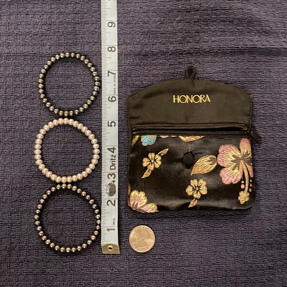 Set of 3 pearl bracelets